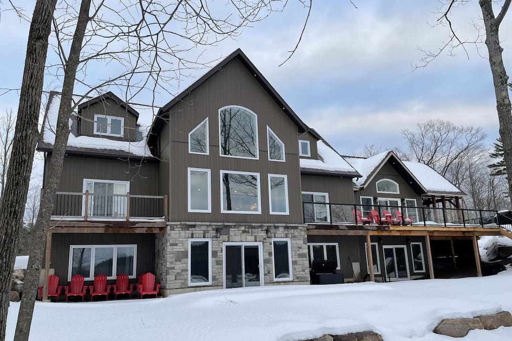 Greater Madawaska Cottage | Barrett Chute Cottage and Ski Chalet - 5 mins from Calabogie Peaks