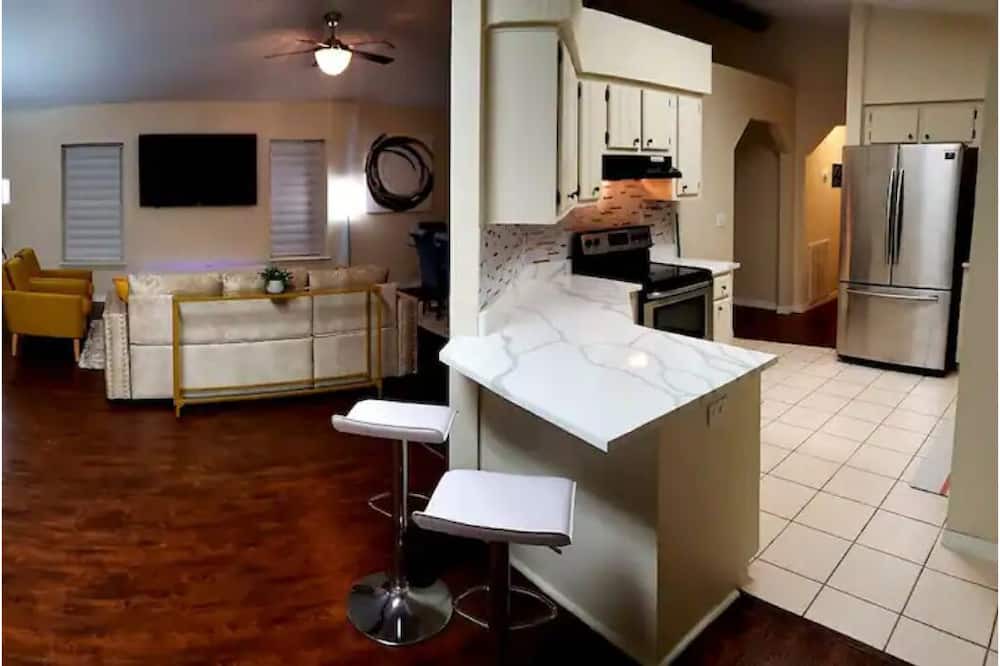 Candler House | Eclectic Ranch Style Home - Sleeps 12