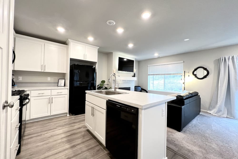 Forest Grove House | WFH Zen Den Near McMenamins