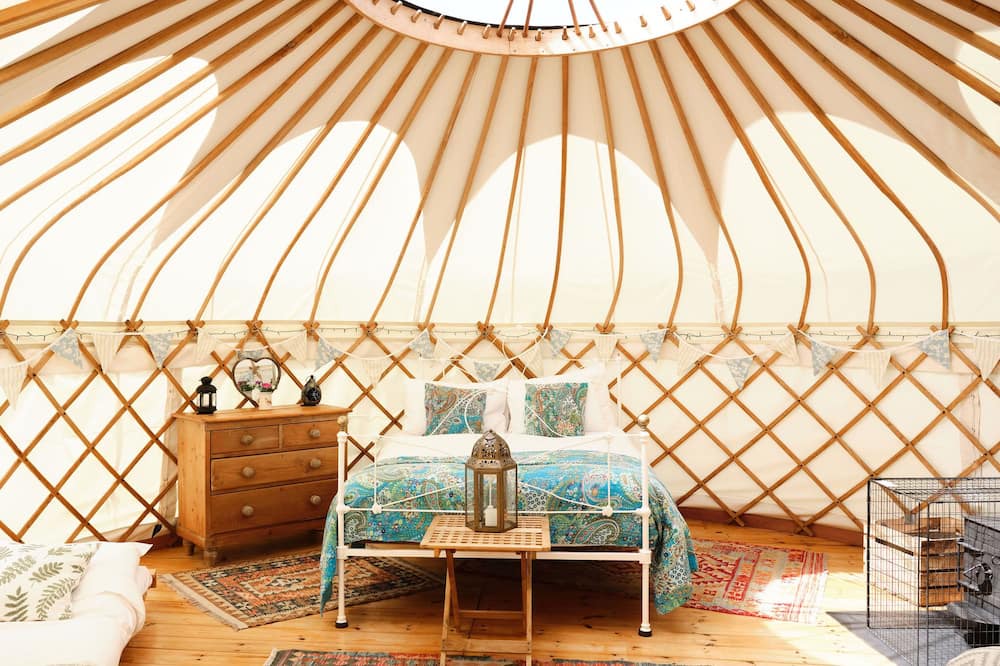 Lanteglos Cabin | Yurts Cornwall - Tremeer Farm