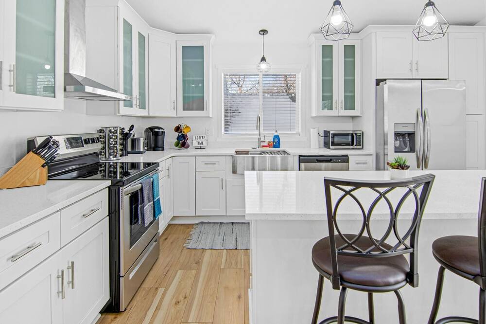 St. Paul House | Mall Of America | Pool Table