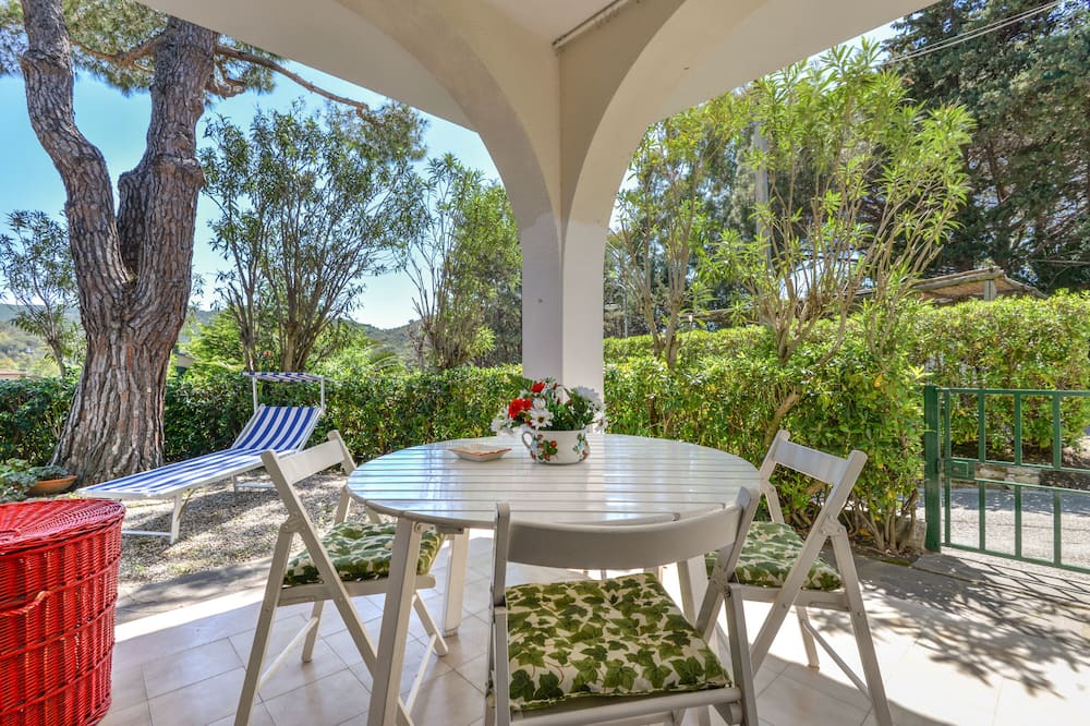Marmi Apartment | Holiday Apartment "Villetta Marmi" with Private Garden