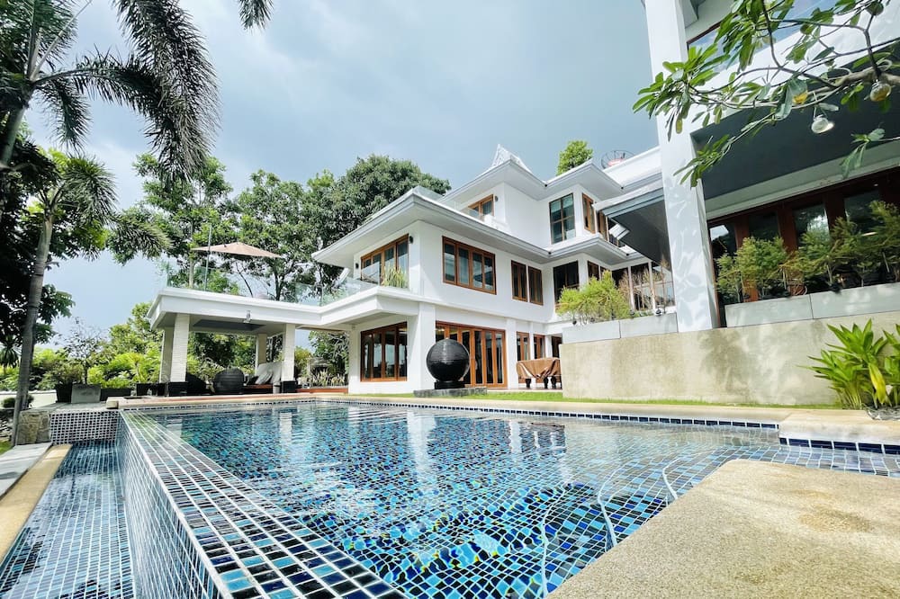 North Pattaya Villa | Yizen Beachfront Seaview Villa Wongamat Beach
