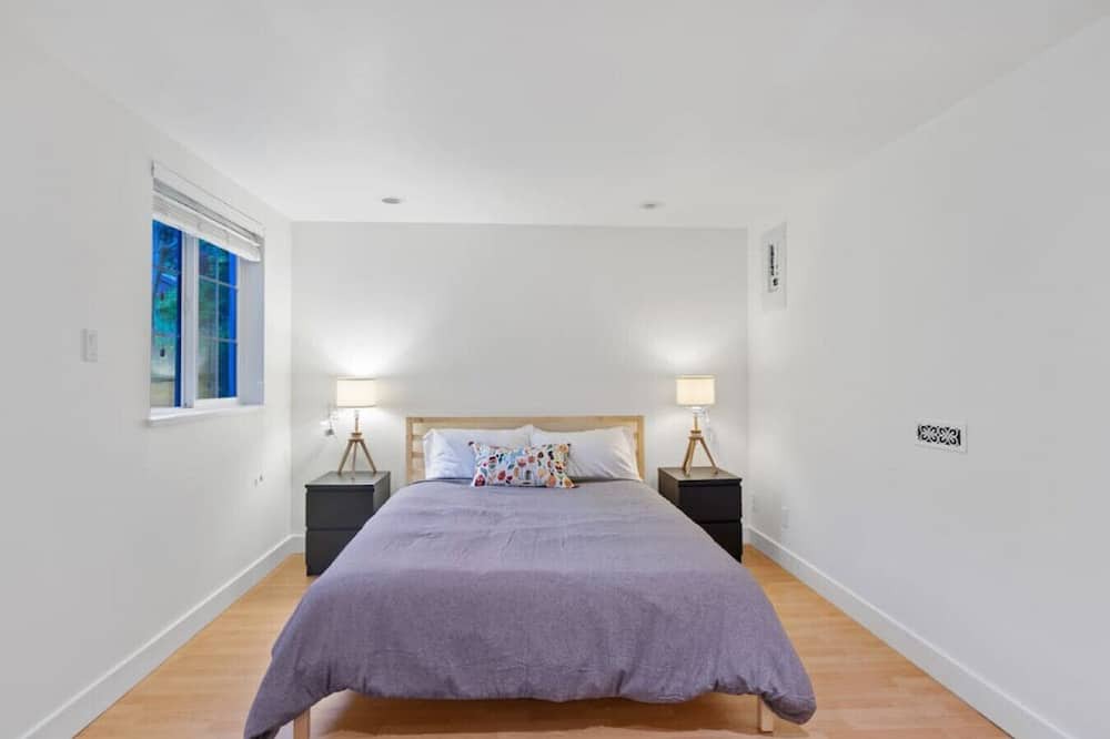 Grandview-Woodland Apartment | Cozy and Calm: Modern Studio with Private Entrance