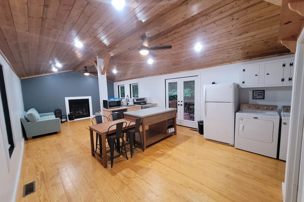 Byrdstown Cabin | Cozy Cabin Near DaleHollow Lake