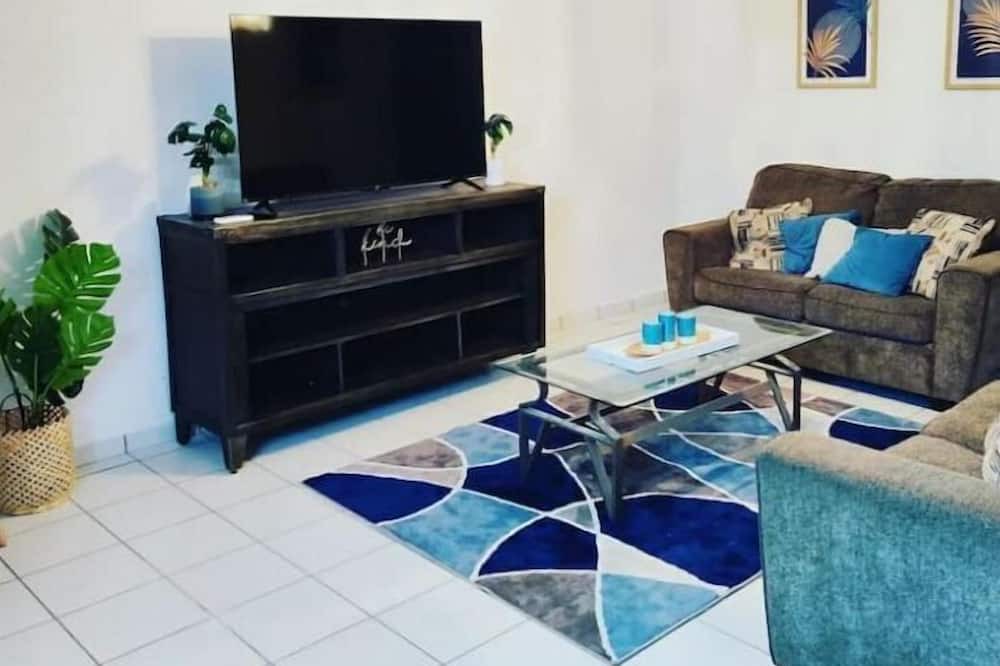Levittown Apartment | 2 room apt, near the beach.