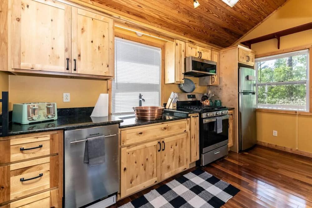 Homosassa Cabin | A/C, Firepit, Grill, Pet Friendly