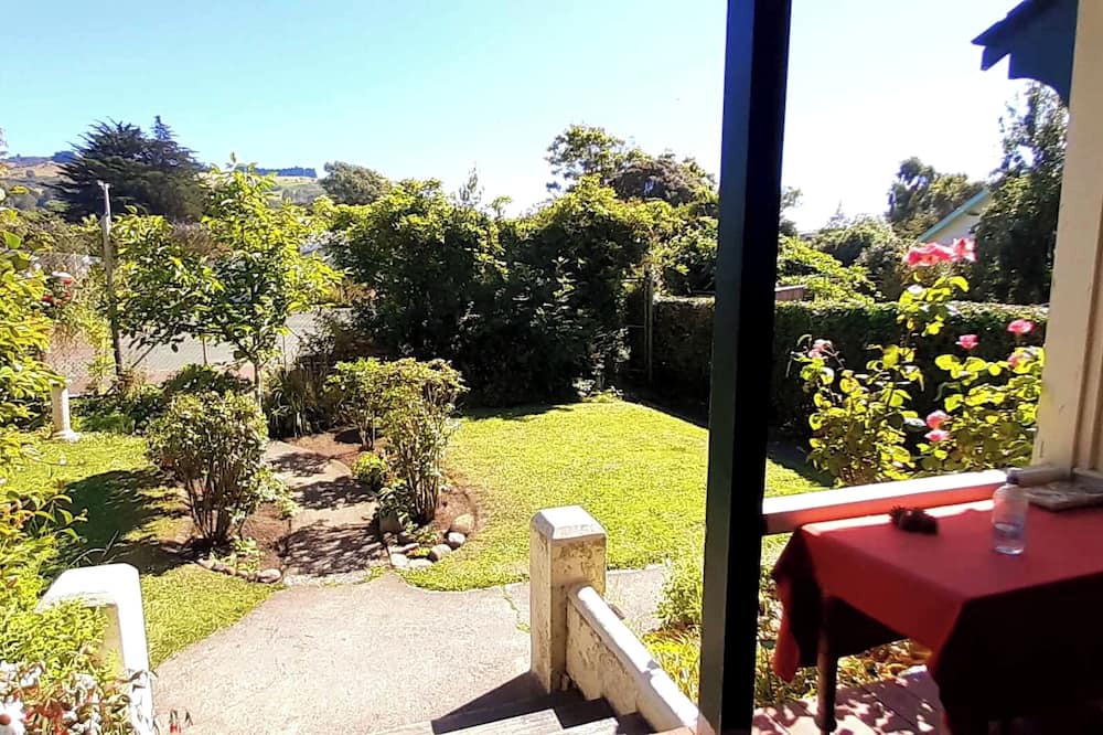 Warrington House | Montrose Pet Friendly Historical Family Beach House