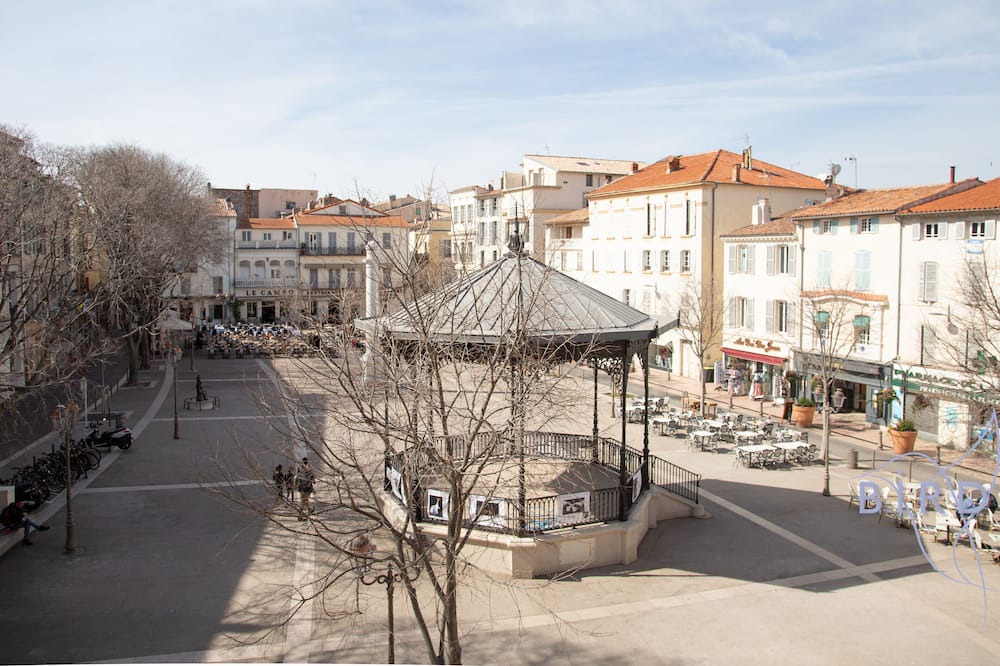Antibes Old Town Apartment | Beautiful apartment Place Nationale in Antibes old town