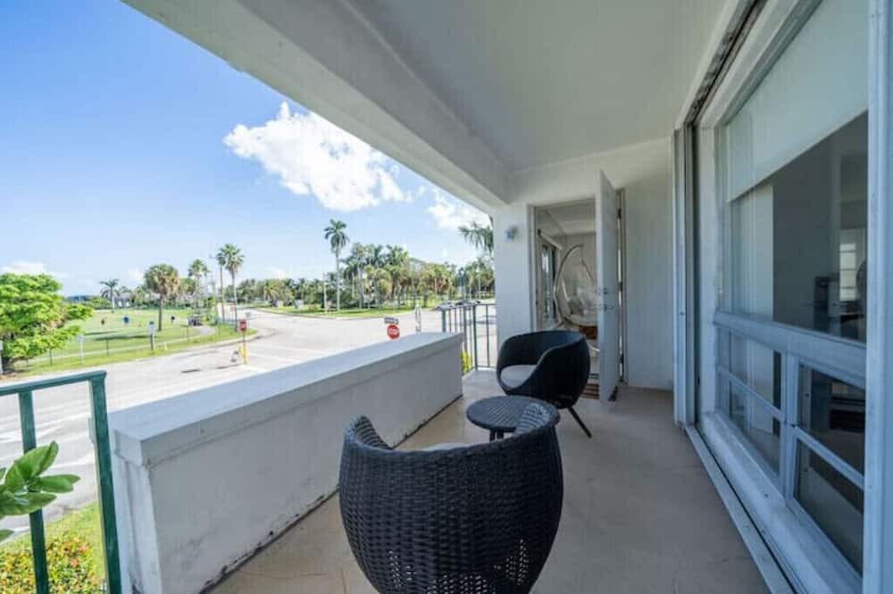 Lake Worth House | Golf Course Views - 2bd/2ba