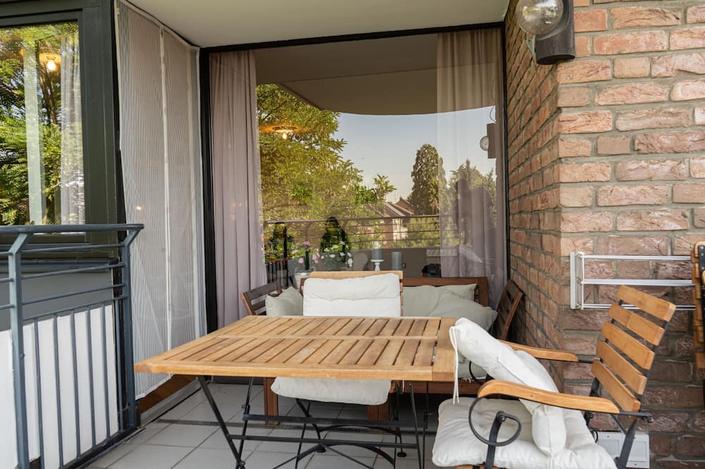 Unterbach Apartment | Holiday Apartment "Elegante Am See" with Private Terrace & Wi-Fi