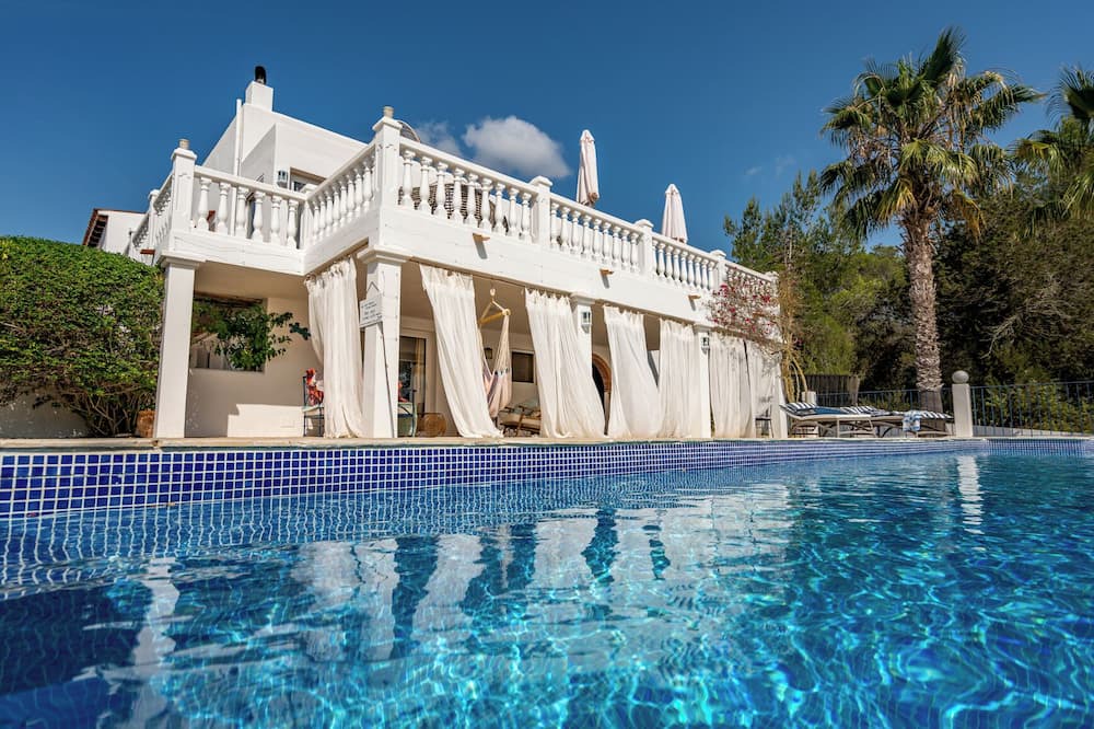 Sant Antoni de Portmany Villa | Can Paradis - Be Transported Back to 1970 and ' The Summer of Love'