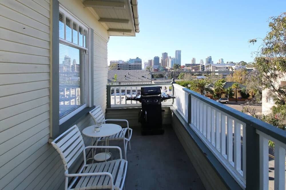 Golden Hill Apartment | Nice 1 bedroom with skyline views from the private patio