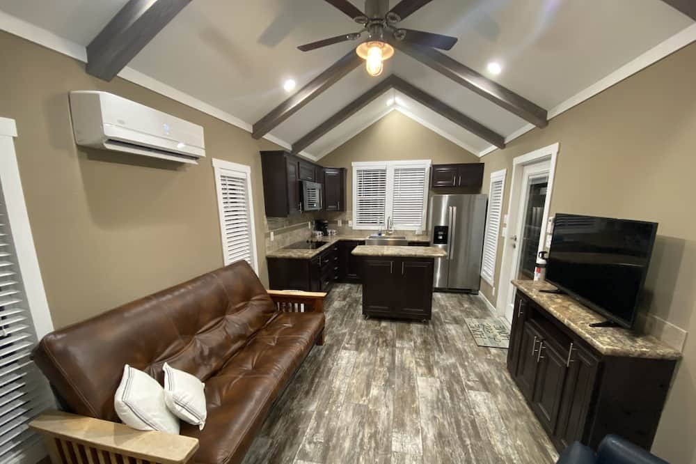 College Station House | New Tiny Home 3 Miles to Aggieland Campus!!!