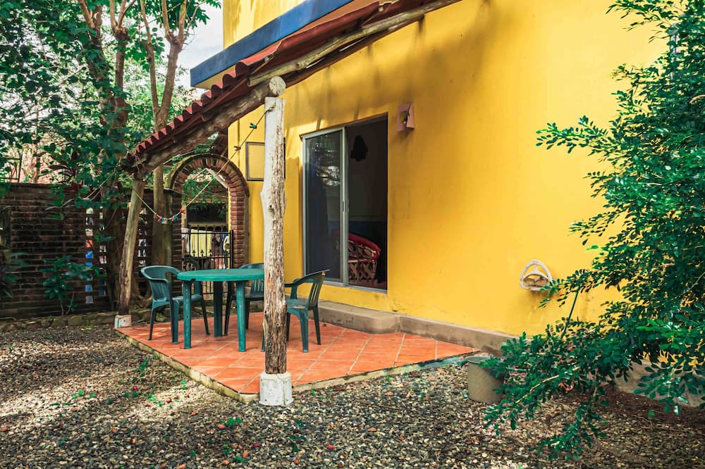 La Manzanilla Apartment | Jardines Tropicales - 3 blocks from the beach