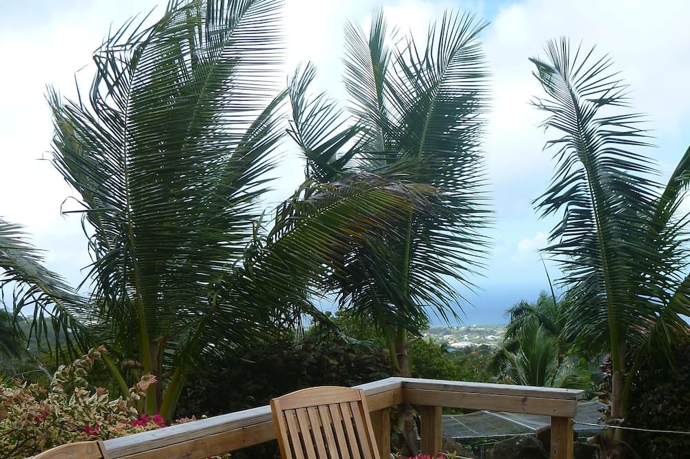 Pond Hill Cottage | Garden East cottage with stunning views & wifi