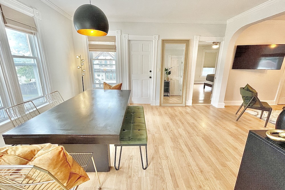 Marlborough House | Near BOSTON - Cozy and Renovated 4 Beds 2 bath Home w/ Backyard FREE WIFI 6.