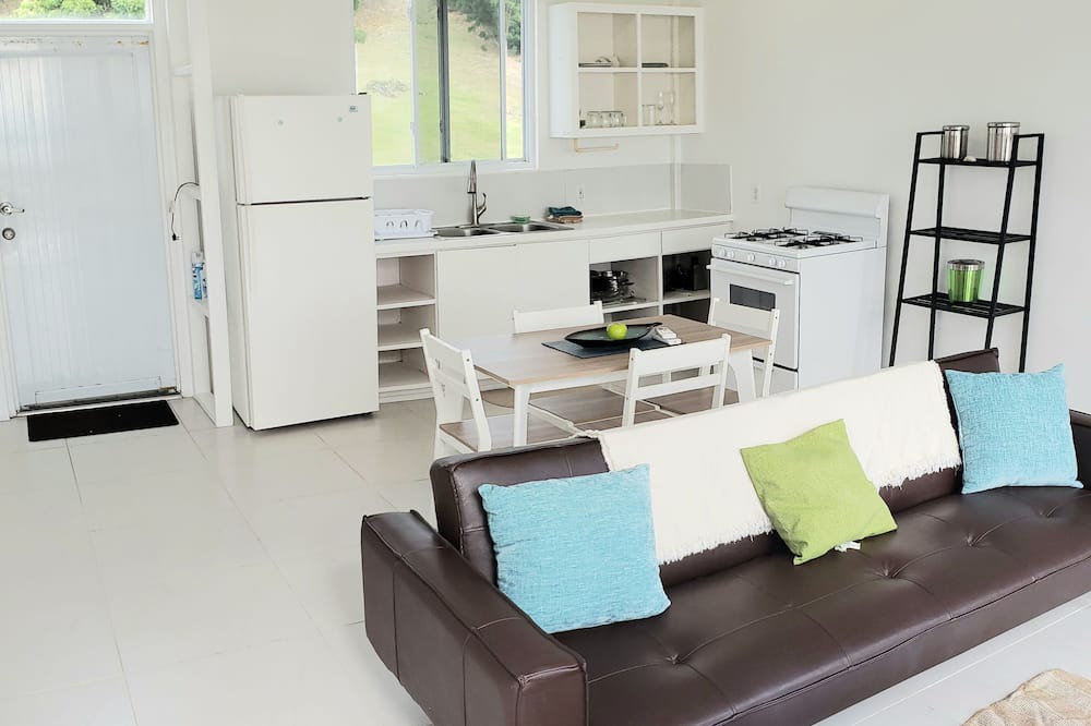 Runaway Bay Apartment | Ocean View