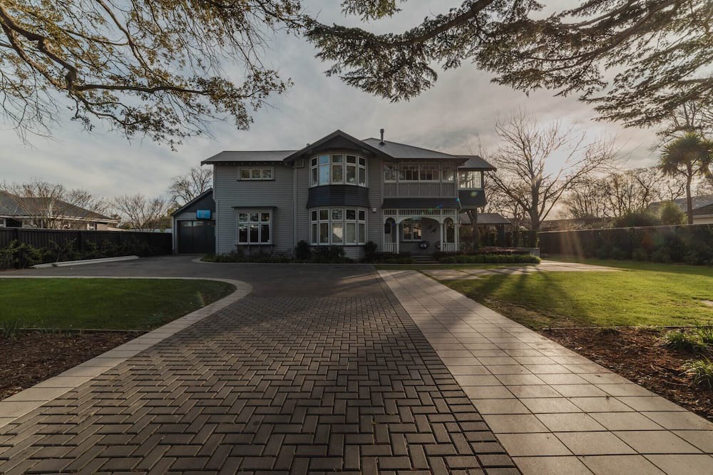 Ilam Villa | Bel Air Mansion