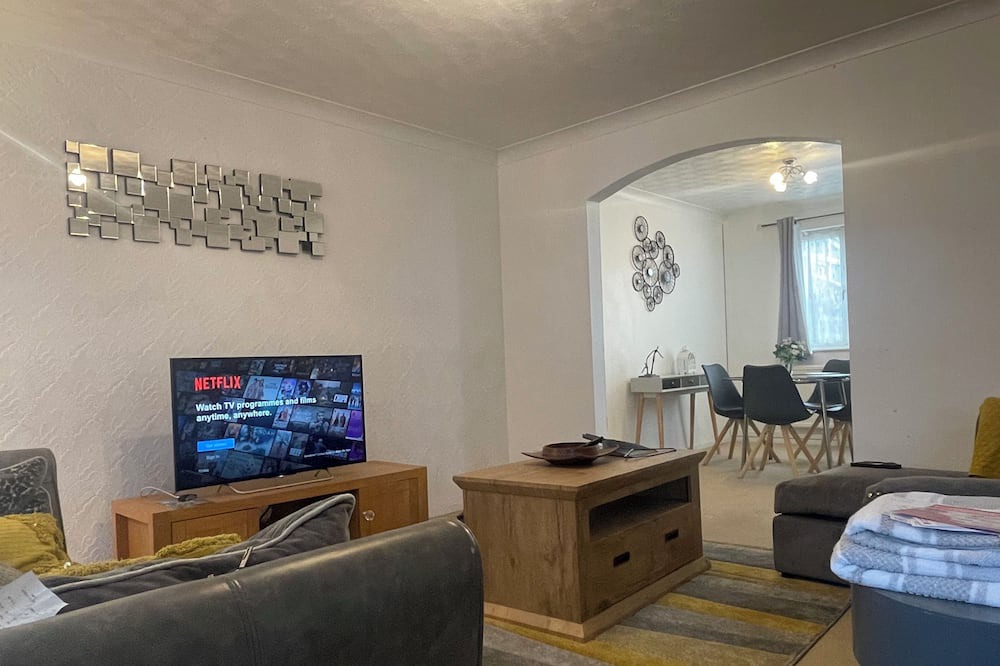 Letchworth House | Comfy letchworth Apartment by Leecroft Stays