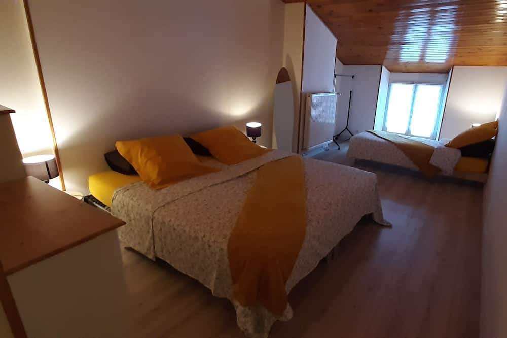 Ville-Sous-la-Ferte House | Nigloland - Champagne vineyard - Abbey of Clairvaux - Colombey the 2 churches