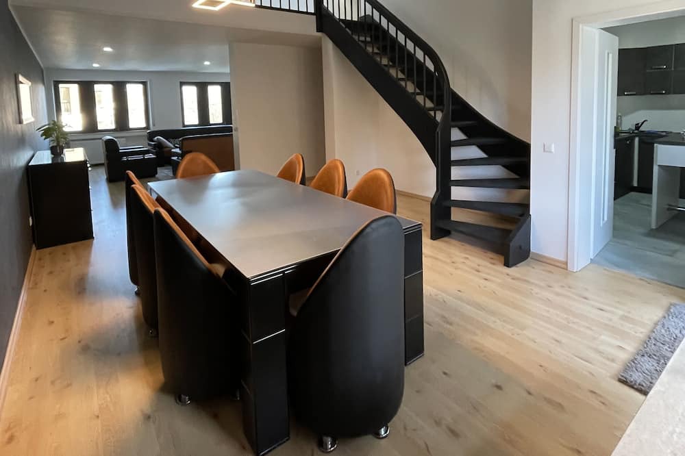 Oos Apartment | MMM: Maisonette, minimalist, modern, >8 guests