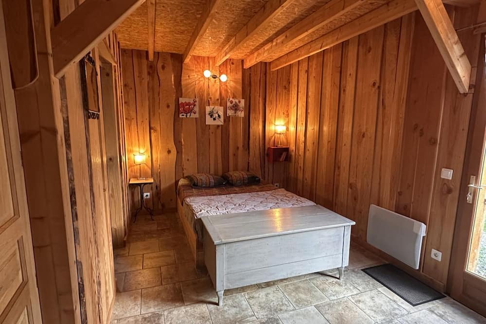 Vernusse Cottage | Gite Vernusse, 2 bedrooms, 6 persons