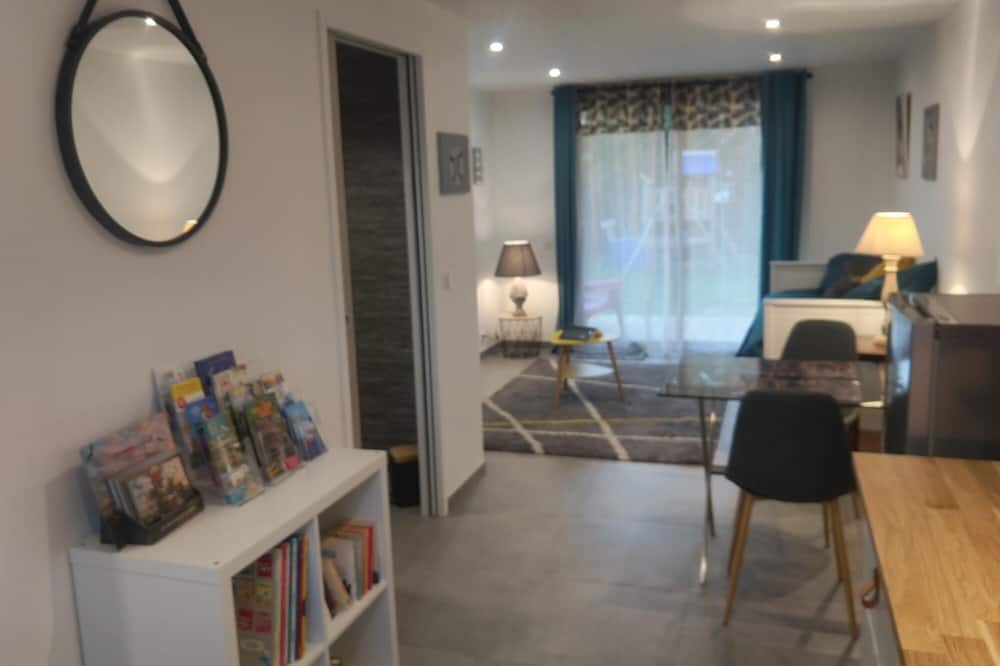 Port District Apartment | Seaside studio with swimming pool.