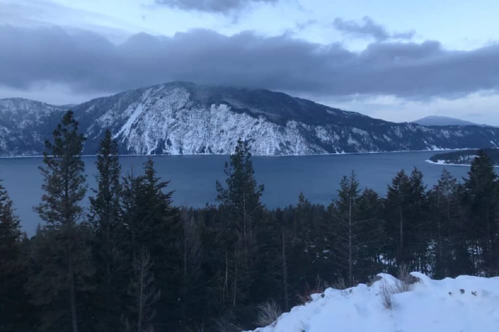 Bayview House | Guest House with Grand Views of Pend Oreille Lake and the surrounding Mountains.