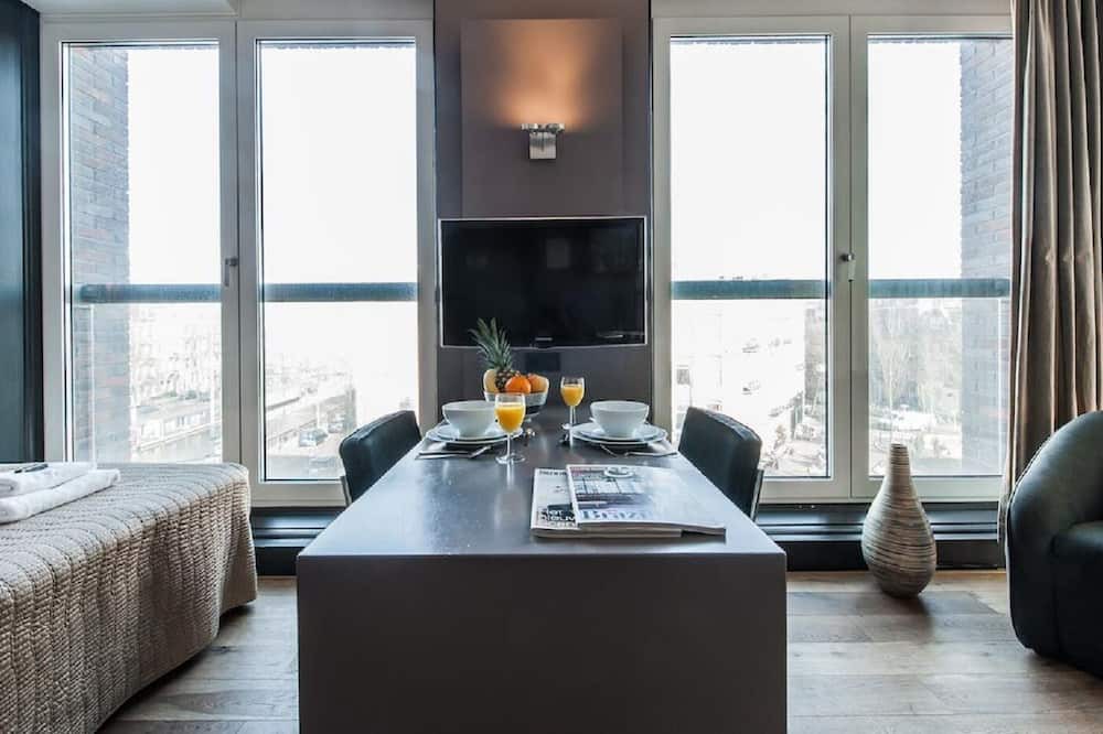 Helmersbuurt Apartment | 3BR TRANQUIL FAMILY RENTAL NEXT TO VONDELPARK