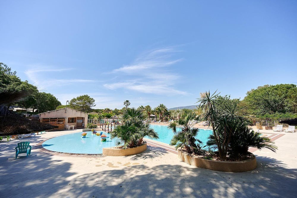 Roquebrune-sur-Argens Ski Chalet | Luxe 5 Pers. Villatent at family campsite Leï Suves on the beautiful Côte d’Azur