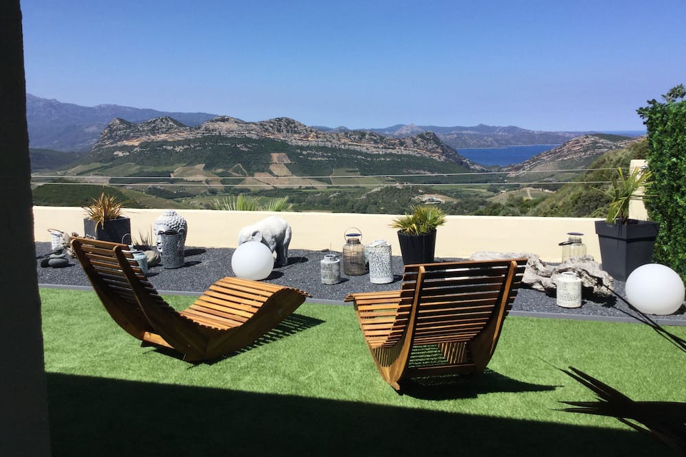 Barbaggio House | Beautiful apartment with view over the Bay of St Florent
