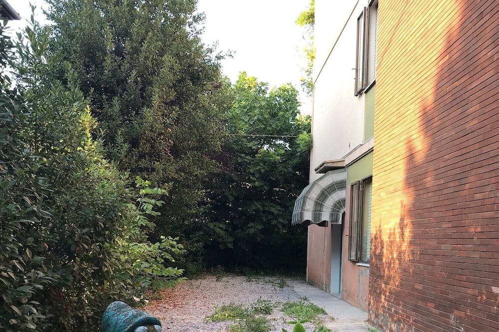 Crocetta-San Lazzaro-Modena Est Apartment | DucaleGuestHouse B&B