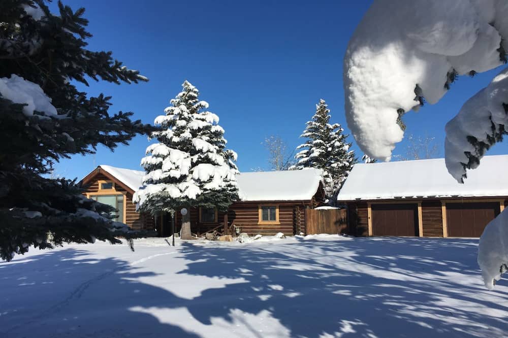 Red Lodge Cabin | Breathtaking views of Red Lodge Mountain Grizzly Peak Cabin.
