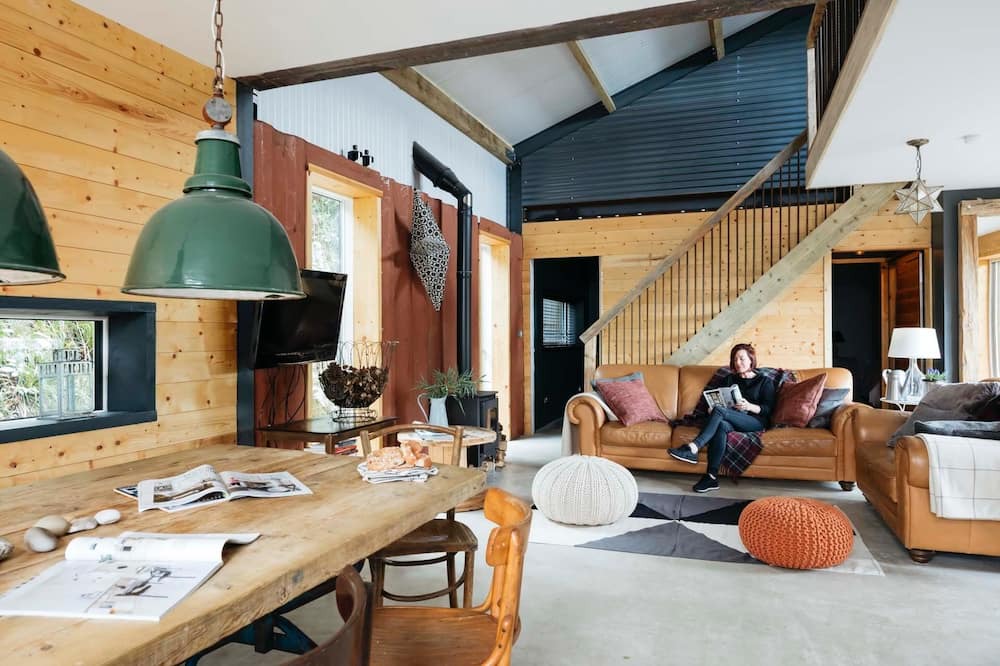 Ashford House | Unique Lodge with Industrial Designed Interior