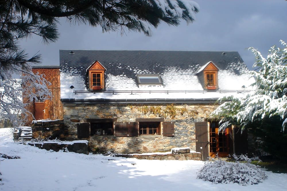 Gouaux-de-Luchon Ski Chalet | CHARMING CHALET, CLASS 3 *, LARGE GARDEN FENCING 10 MIN FROM LUCHON