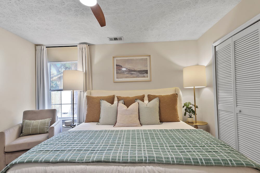 Whitemarsh Island House | New Meets Nostalgic- Cottage Sleeps 8