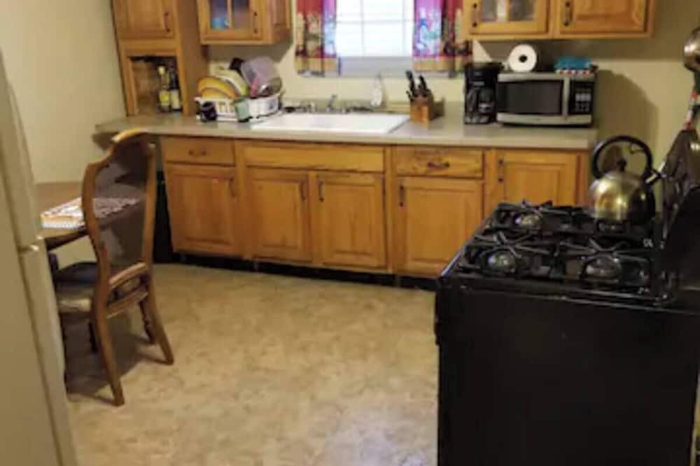 Aliquippa Apartment | House can sleep 8 or more people