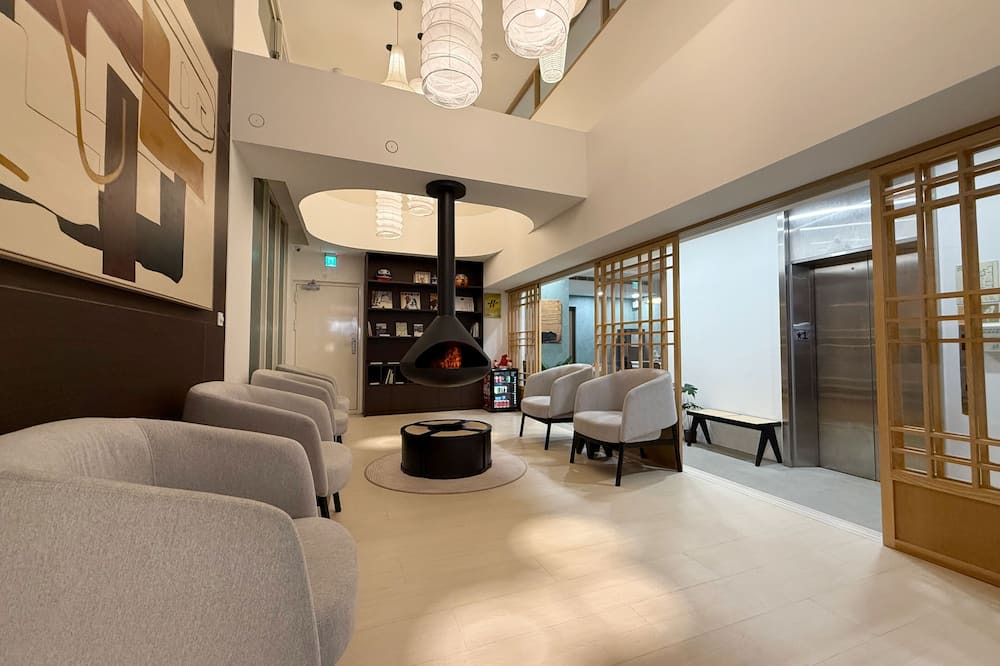 Xitun District Hotel | A Day A Room
