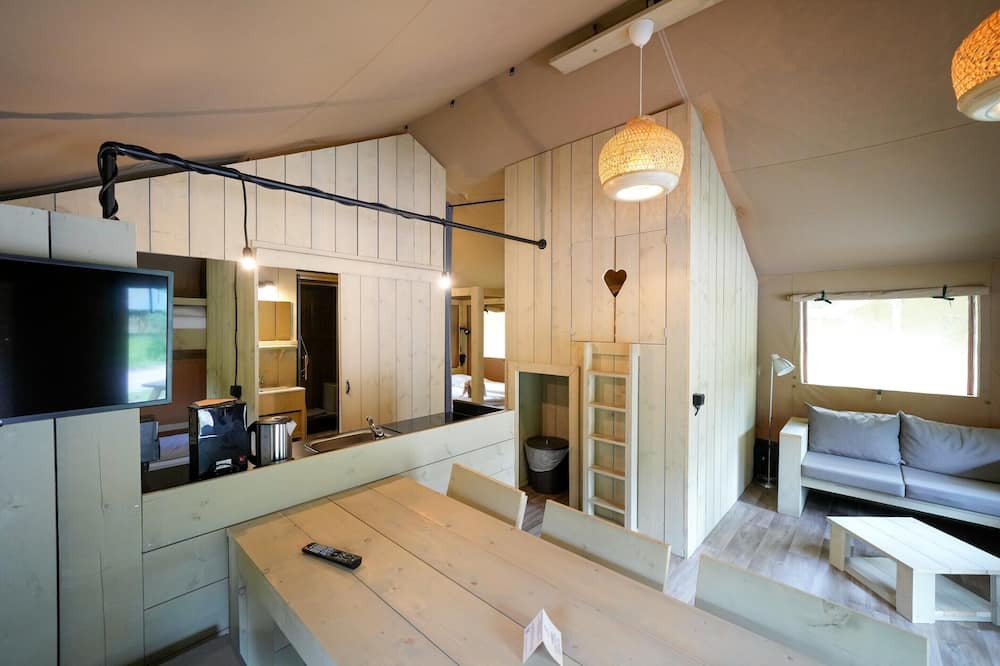 Hodenhagen RV Rental | Safari Lodge Retreat