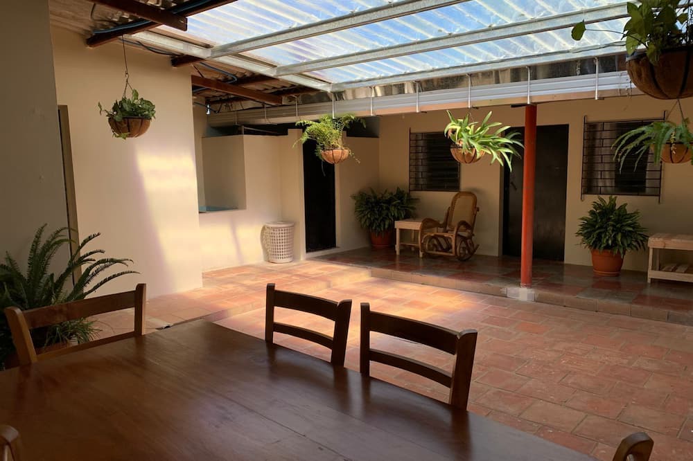 Jayaque House | Casa Oasis 3 bedroom townhome in charming Jayaque with WiFi