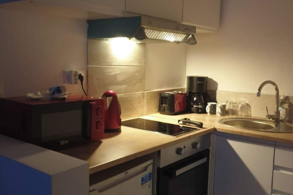 Henriville Apartment | Brown 5 stars