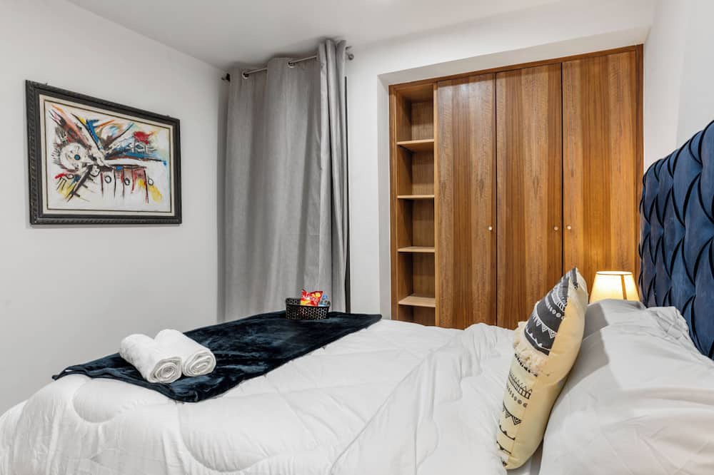 Cocody Apartment | Stylish & Modern 2 BR apartment near Angré Nouveau Chu. Perfect for groups of 4!