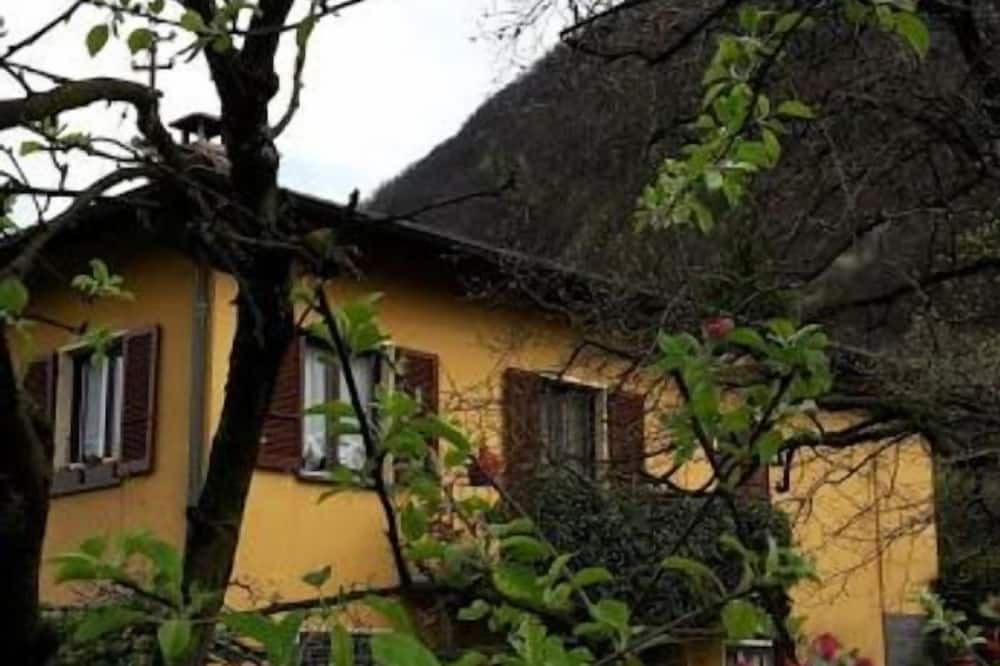 Quartino House | Holiday house Quartino for 1 - 6 persons with 3 bedrooms - Holiday home
