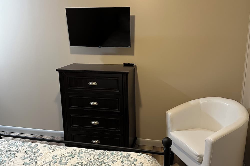 Brinkley Bed & Breakfast | Pawpaw's Cozy Comfy Studio-Unit A. Pet Friendly