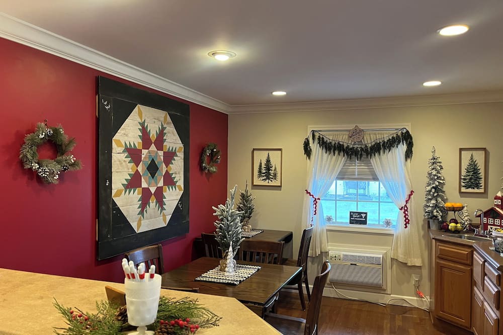 Arthur House | Charming hotel with WiFi and AC in peaceful Arthur