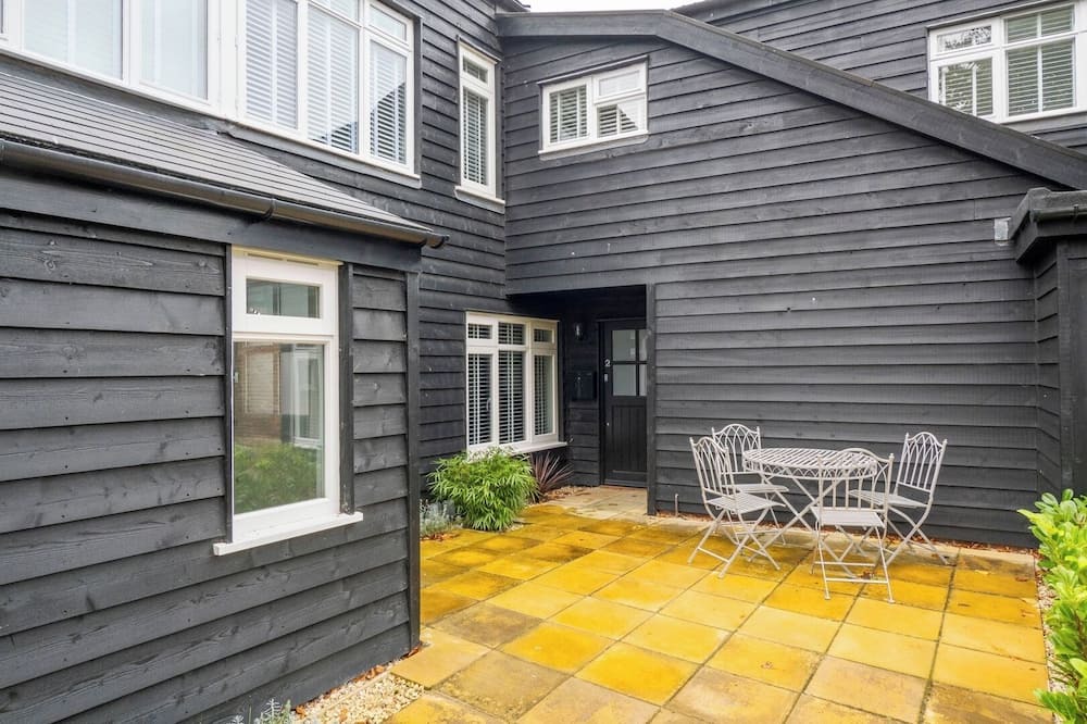 Sudbury Apartment | DB: 2 King Charles Court