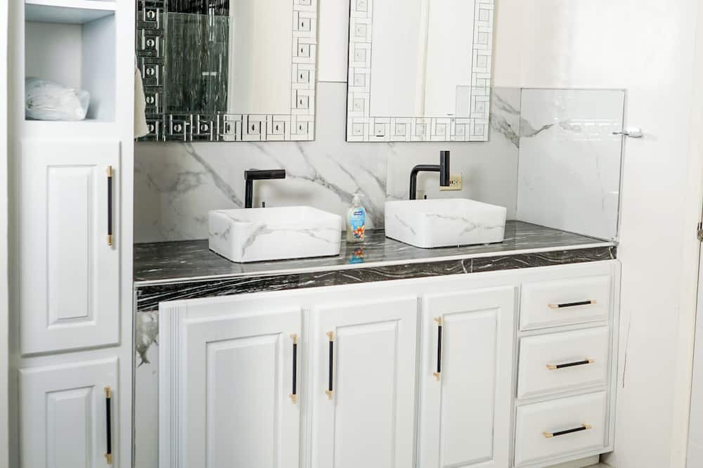 West Gate Hills House | Charming 4-bedroom house with AC and WiFi in superb Montego Bay