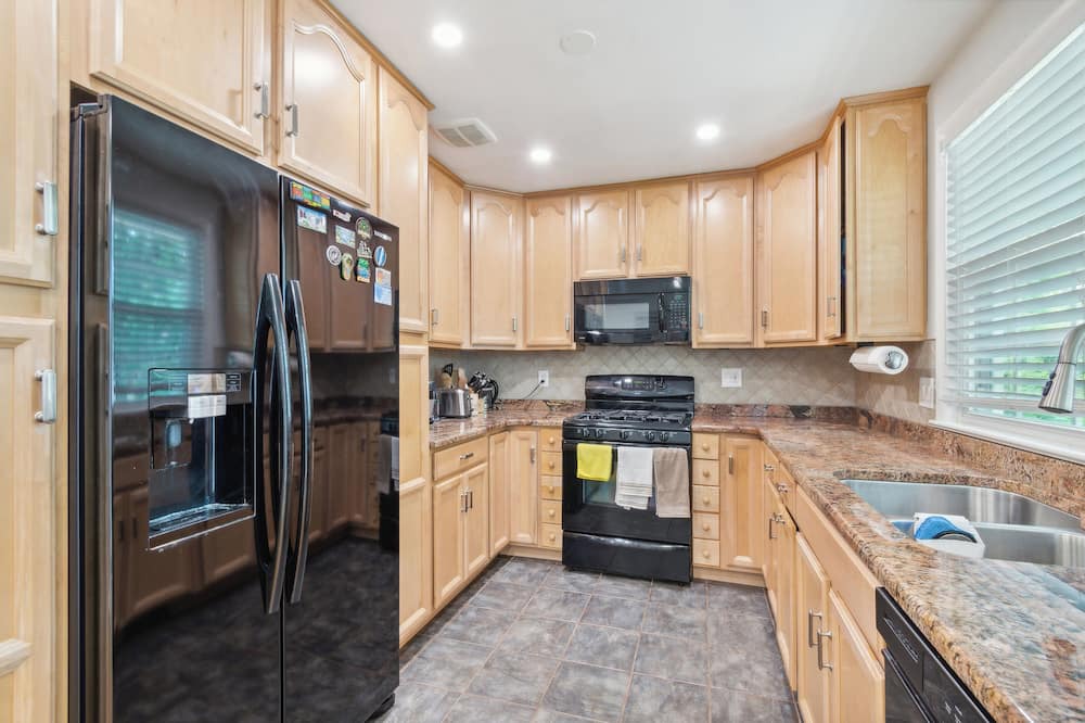 Centreville House | Spacious Modern 3-bedroom house in charming Centreville with WiFi
