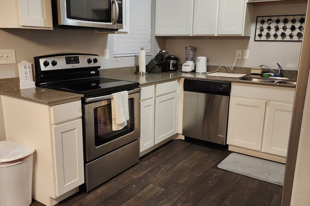 Spanish Fork Condo | Modern 3-Bedroom Condo with Garage, Pool Access, Wifi, and Prime Location!